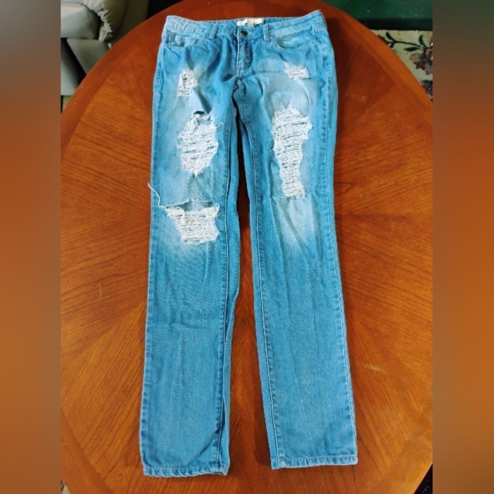 Distressed XXI brand Denim Jeans - Size: 27   (1163)
